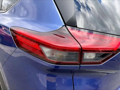 Used 2023 Nissan Rogue SV image 28