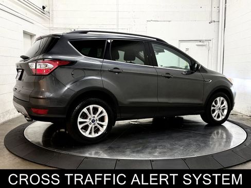 Used 2017 Ford Escape SE w/ Equipment Group 201A FWD image 8