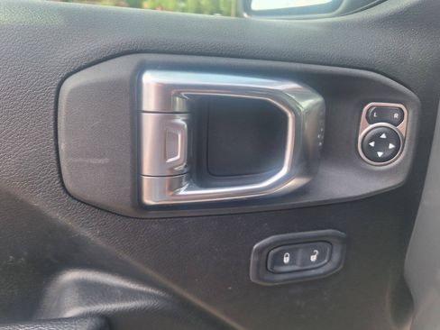 Used 2023 Jeep Gladiator Sport AWD/4WD image 27