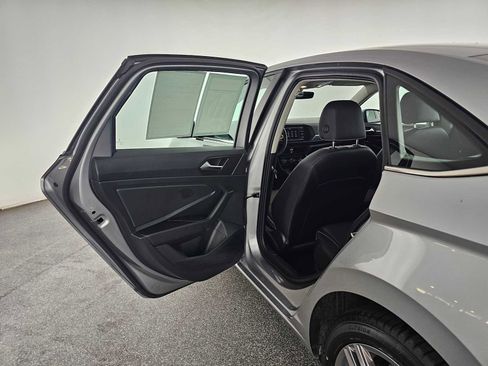 Used 2024 Volkswagen Jetta SE FWD image 15