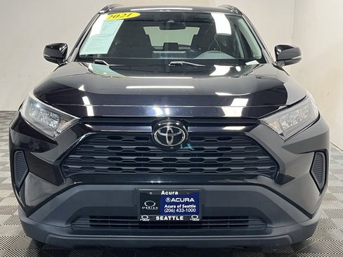 Used 2021 Toyota RAV4 LE image 2