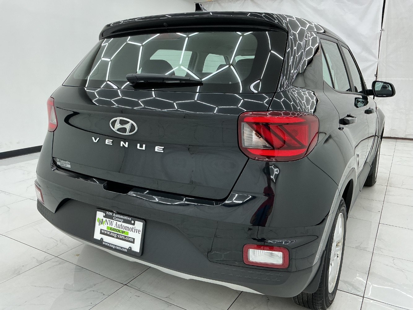 Used 2021 Hyundai Venue SE FWD image 8