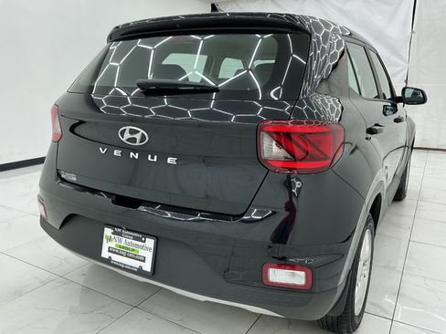Used 2021 Hyundai Venue SE FWD image 8