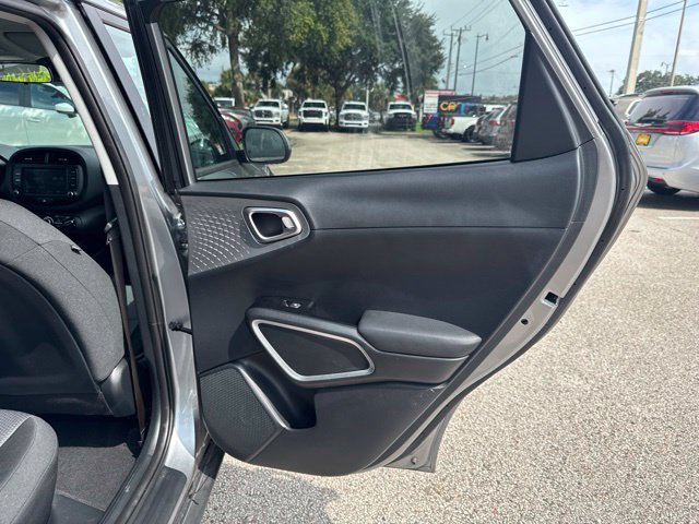 Used 2025 Kia Soul LX w/ LX Technology Package FWD image 17