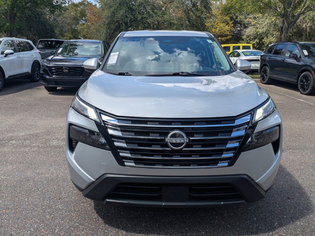 Used 2025 Nissan Rogue SV FWD image 9