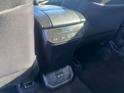 Used 2025 Toyota Highlander LE image 25