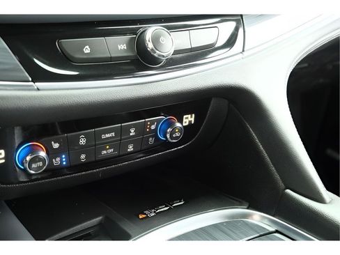 Used 2024 Buick Enclave Premium AWD/4WD image 23