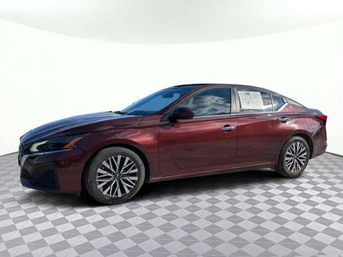 Used 2023 Nissan Altima 2.5 SV image 8