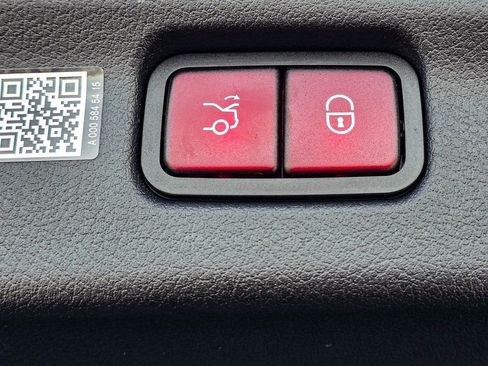 New 2025 Mercedes-Benz C 300 4MATIC Sedan image 32