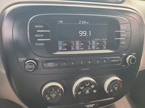 Used 2017 Kia Soul image 19