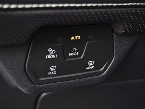 New 2026 Volkswagen Atlas Cross Sport SE image 11