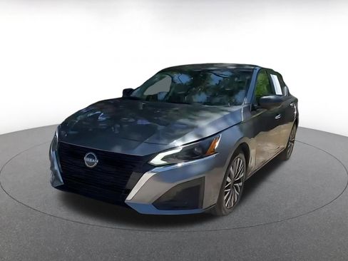 Used 2025 Nissan Altima 2.5 SV FWD image 4