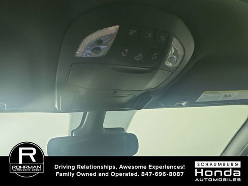 Used 2025 Chrysler Pacifica Limited FWD image 10