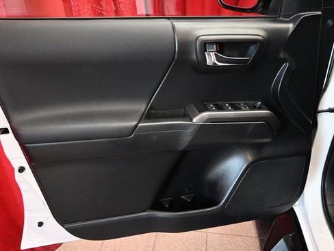 Certified 2020 Toyota Tacoma TRD Off-Road image 19