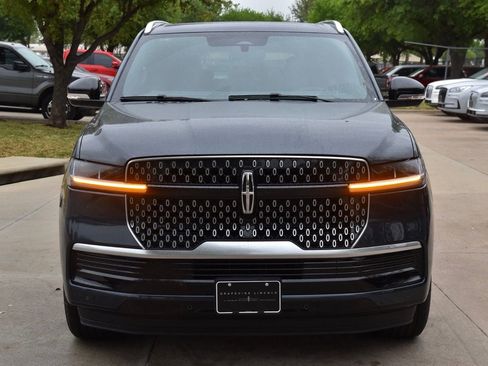New 2026 Lincoln Navigator Reserve image 2