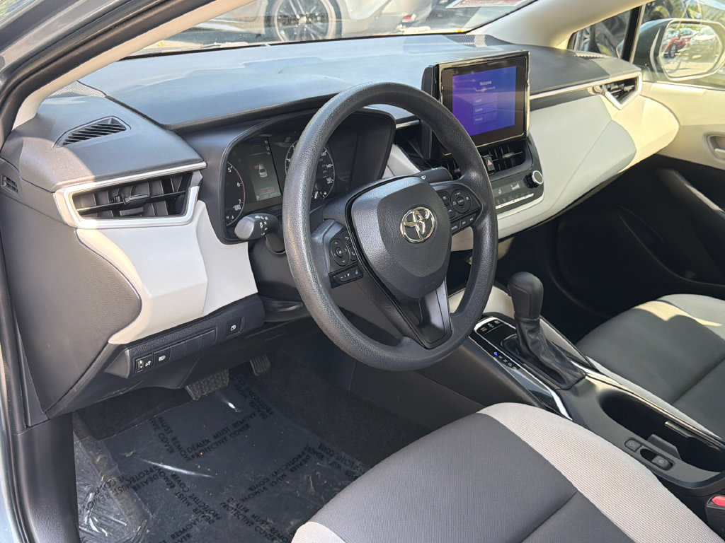 Used 2025 Toyota Corolla LE FWD image 18