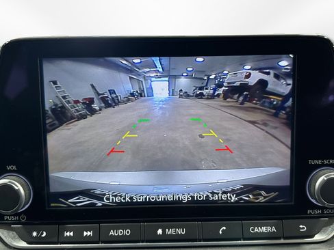 Used 2025 Nissan Rogue SV image 28