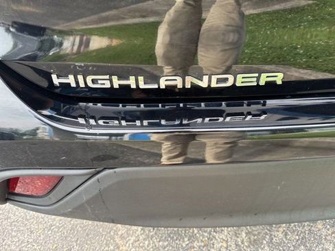 Used 2023 Toyota Highlander XLE image 14