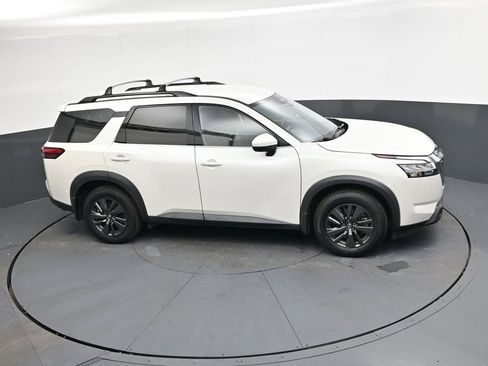 Used 2022 Nissan Pathfinder SV image 31
