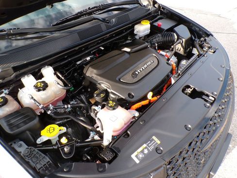 Used 2021 Chrysler Pacifica Limited w/ Uconnect Theater Family Group image 34