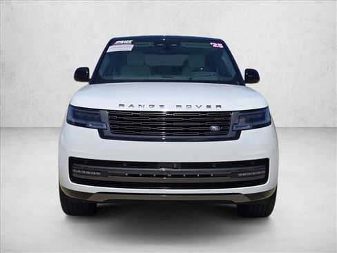 Used 2025 Land Rover Range Rover SE AWD/4WD image 2