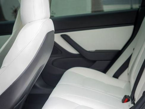 Used 2018 Tesla Model 3 Long Range RWD image 15