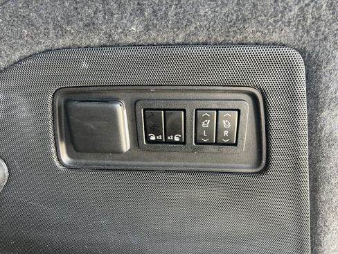 Used 2022 Cadillac Escalade Sport Platinum w/ Heavy-Duty Trailer Package AWD/4WD image 28