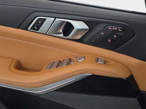 Used 2024 BMW X7 xDrive40i w/ Executive Package image 31