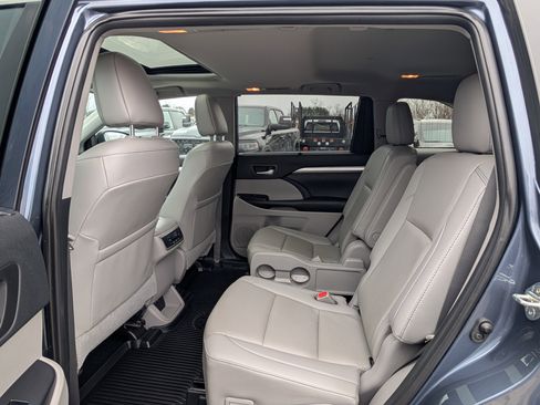 Used 2019 Toyota Highlander XLE image 15