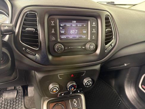 Used 2018 Jeep Compass Latitude w/ Cold Weather Group AWD/4WD image 13