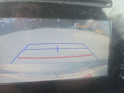 Used 2018 Toyota Corolla LE image 19