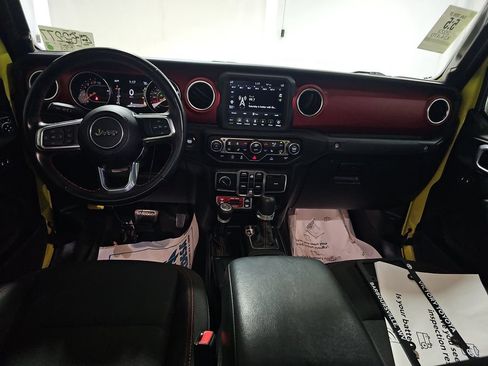 Used 2023 Jeep Gladiator Rubicon w/ Cold Weather Group AWD/4WD image 5