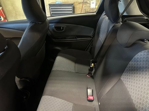 Used 2017 Toyota Yaris L image 33