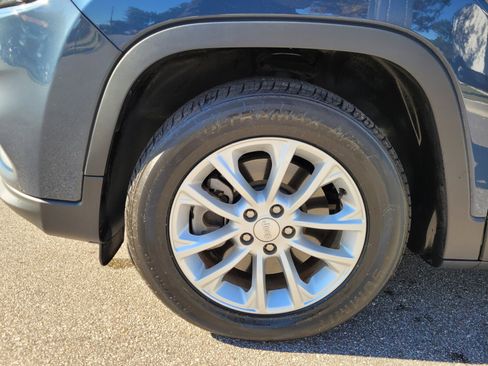 Used 2019 Jeep Cherokee Latitude w/ Popular Appearance Group image 20