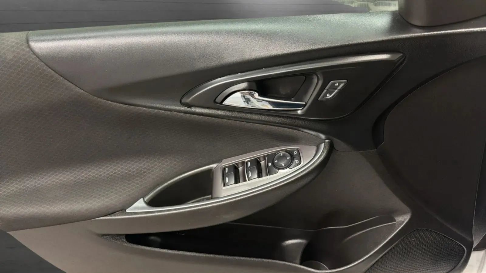 Used 2021 Chevrolet Malibu LT FWD image 17