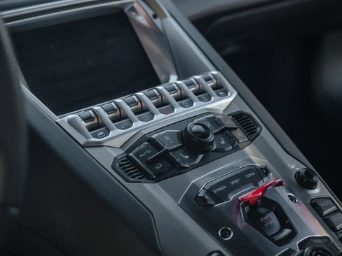 Used 2013 Lamborghini Aventador LP 700-4 image 24