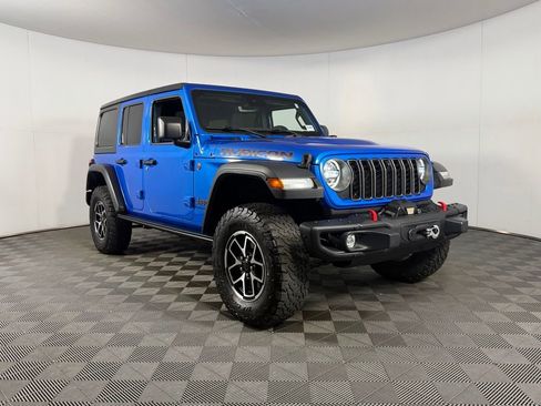 Used 2024 Jeep Wrangler Unlimited Rubicon w/ Capability Package image 4