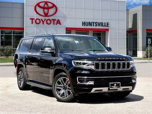 Used 2024 Jeep Wagoneer L Series II w/ Flexible Seating Group image 1