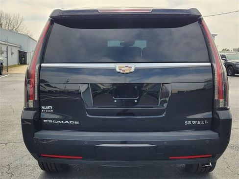 Used 2016 Cadillac Escalade Platinum image 4