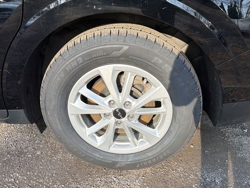 Used 2022 Kia Carnival LX image 20