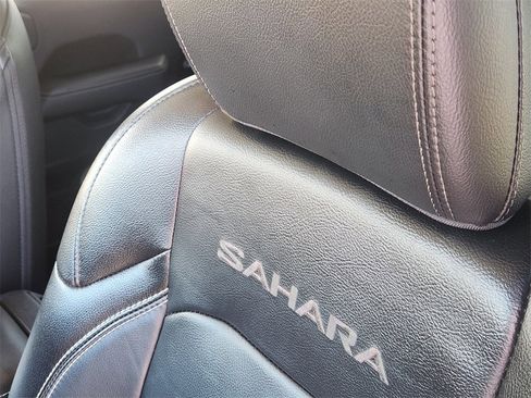 Used 2022 Jeep Wrangler Unlimited Sahara w/ Cold Weather Group image 16