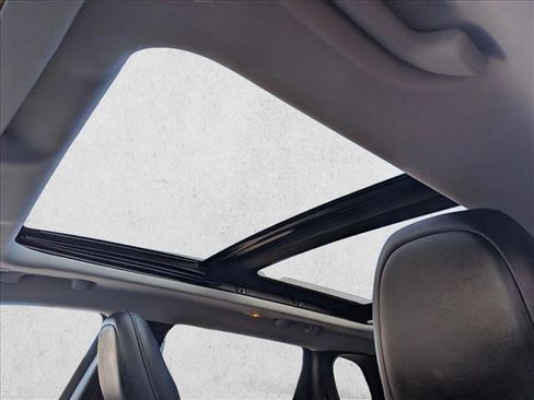 Used 2021 Jeep Cherokee Limited image 16