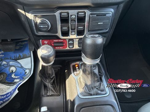 Used 2024 Jeep Wrangler Unlimited Rubicon 4xe AWD/4WD image 28