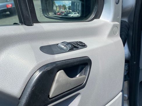 Used 2013 Mercedes-Benz Sprinter 2500 image 13