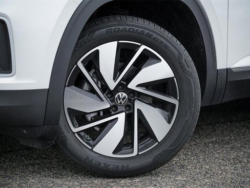 New 2025 Volkswagen Atlas SEL image 2