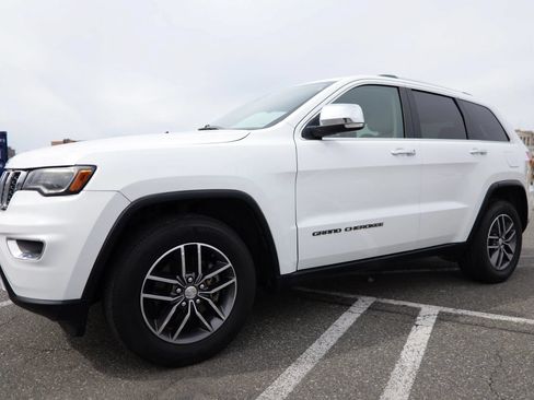 Used 2017 Jeep Grand Cherokee Limited w/ Luxury Group II RWD image 4