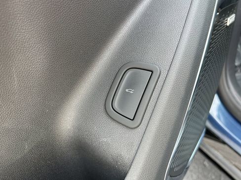 Used 2025 Chevrolet Traverse High Country FWD image 21