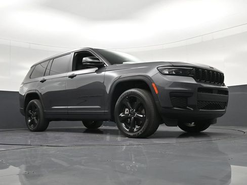 Used 2023 Jeep Grand Cherokee L Laredo RWD image 25