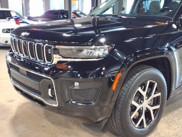 Used 2021 Jeep Grand Cherokee L Overland w/ Advanced Protech Group III AWD/4WD image 8