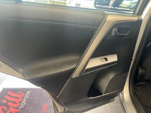 Used 2017 Toyota RAV4 LE FWD image 11
